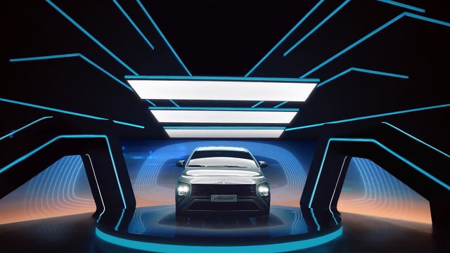 Still from Hyundai Stargazer Futuristic