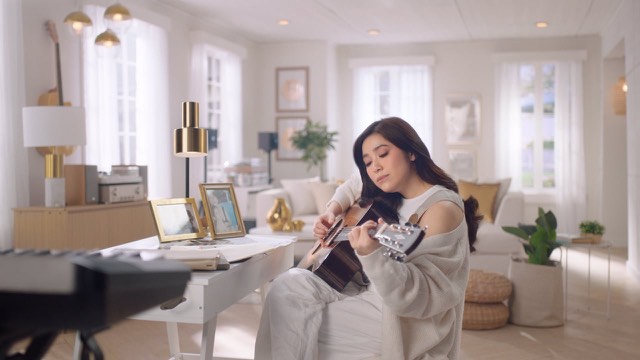 Still from Pantene Hugot